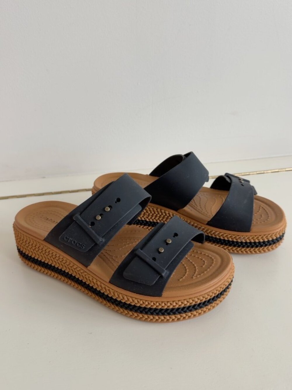 CROCS Brooklyn Black/Tan Platform Wedge Sandals Women’s 6